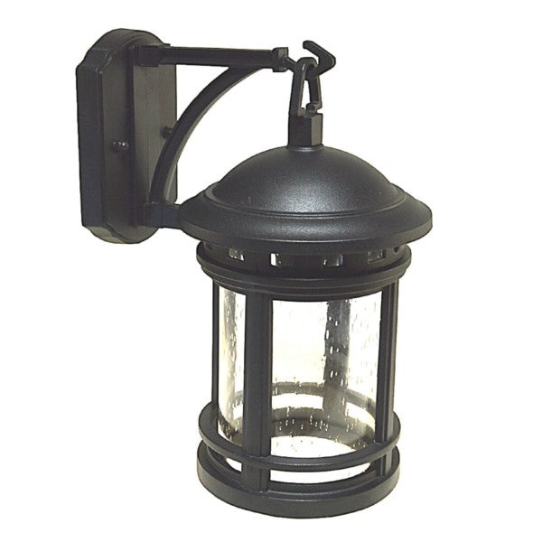 Außenwandlaterne im klassischen Design ohne eingesetztes Leuchtmittel, ideal für E27-Fassung.