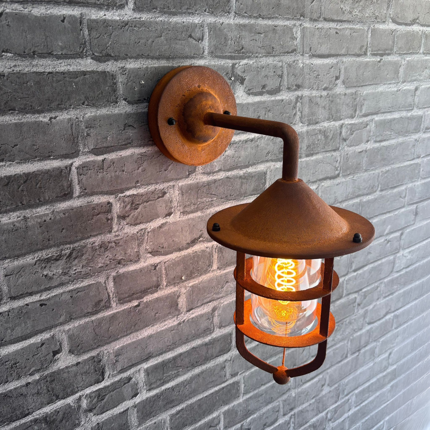 Rustikale Außenwandleuchte aus Metall im Vintage-Stil