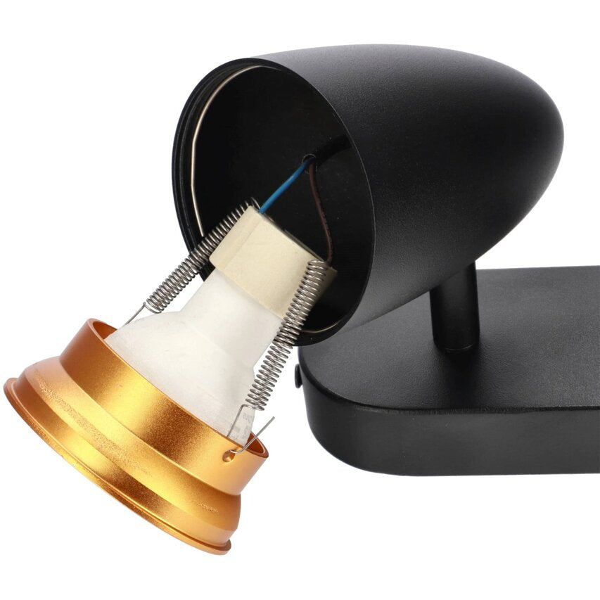 Detailansicht Spotfassung der weißen Deckenleuchte mit sichtbarer Aufnahme und goldfarbenem Innenring