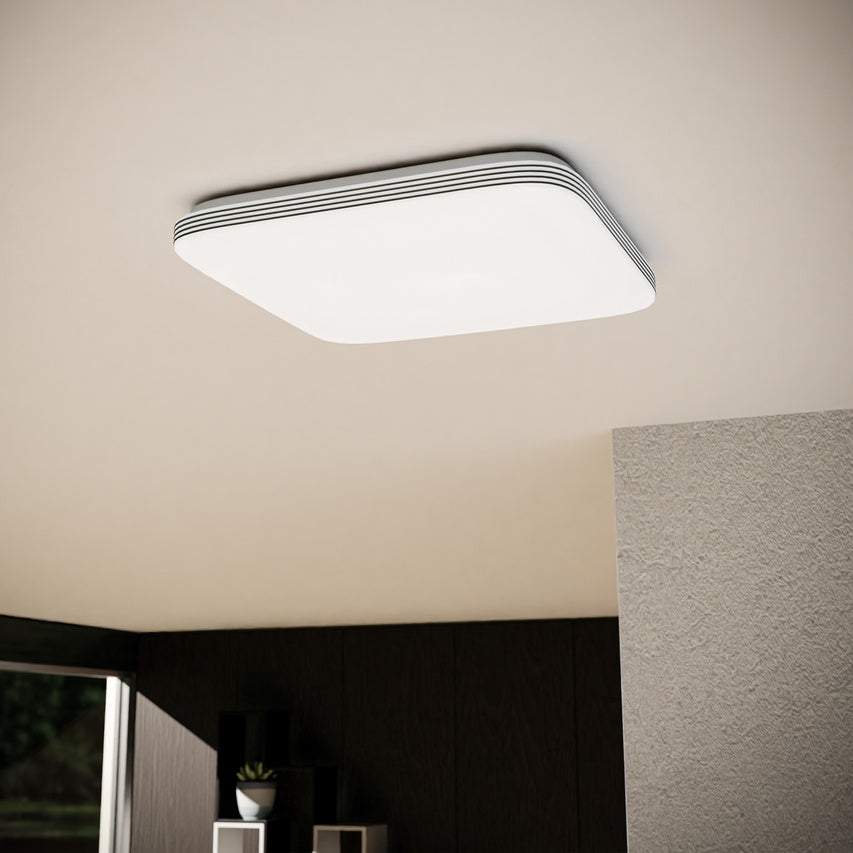 LED quadratische Deckenleuchte in weiß an der Decke montiert