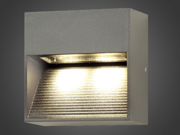 Stilvolle, wetterfeste LED Wandlampe für den Außenbereich mit gerichtetem Licht an einer