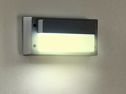 Moderne Außenwandleuchte in Grau– Rechteckiges Design für stilvolle Fassadenbeleuchtung