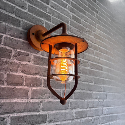 Rustikale Außenwandleuchte aus Metall im Vintage-Stil